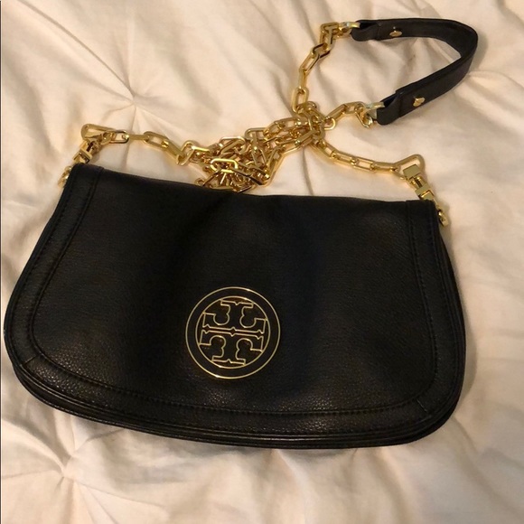 Tory Burch Amanda Pebbled Logo Black Clutch - Picture 2 of 4